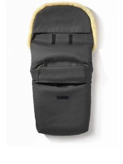 Voetenzak Met Lamsvacht "Polaris" Grijs - (L)105 X (B)40 Cm 5 Voetenzak Met Lamsvacht "Polaris" Grijs - (L)105 X (B)40 Cm -Babyproduct winkel hofbrucker voetenzak met lamsvacht polaris grijs l 105 x b 40 cm 2
