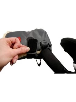 Handwarmer Met Lamsvacht "Siggy" Antraciet -Babyproduct winkel kaiser naturfellprodukte handwarmer met lamsvacht siggy antraciet 2