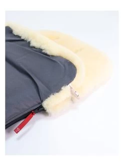 Voetenzak Met Lamsvacht "Natty" Blauwgrijs - (L)85 X (B)45 Cm 11 Voetenzak Met Lamsvacht "Natty" Blauwgrijs - (L)85 X (B)45 Cm -Babyproduct winkel kaiser naturfellprodukte voetenzak met lamsvacht natty blauwgrijs l 85 x b 45 cm 4